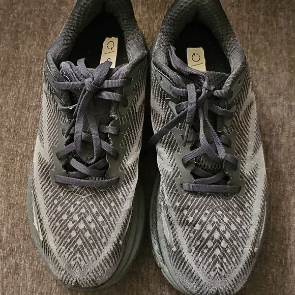 Hoka One One Clifton 9 Black and Gray Athletic Shoes 🖤🩶 - Picture 4 of 9